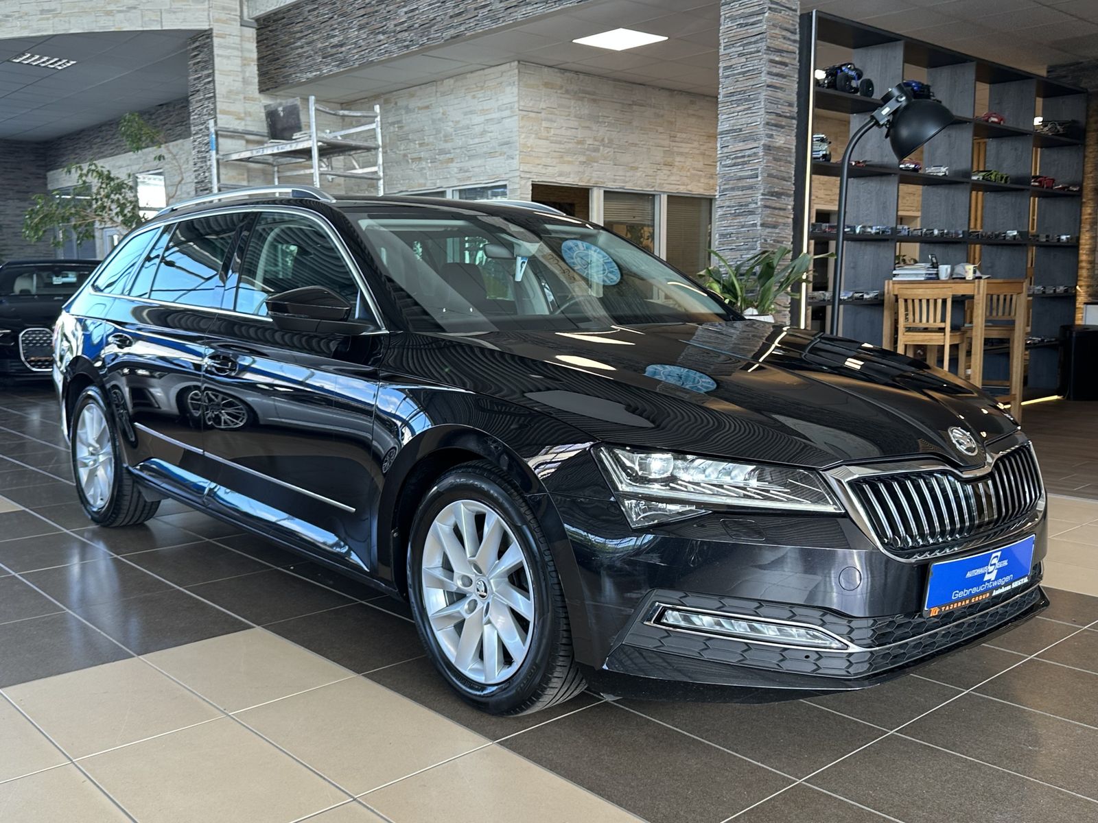 Skoda Superb Style 4x4 Memory Navi LED ACC SHZ PDC