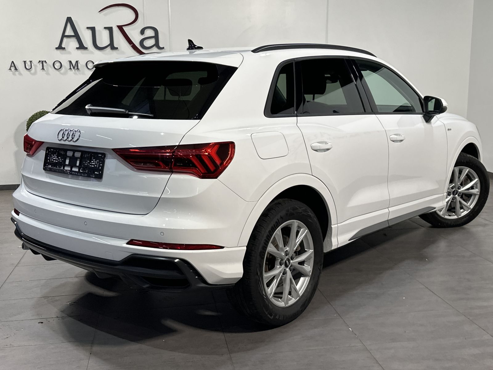 Fahrzeugabbildung Audi Q3 45 TFSI e S-Line NAV+LED+VCOCK+DAB+SHZ+1HD+PP