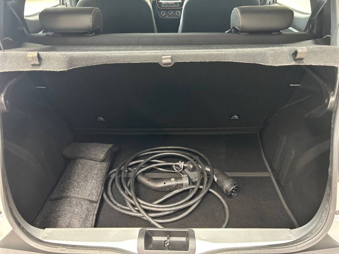 Fahrzeugabbildung Dacia Spring Comfort Plus mit Look-Paket-Orange