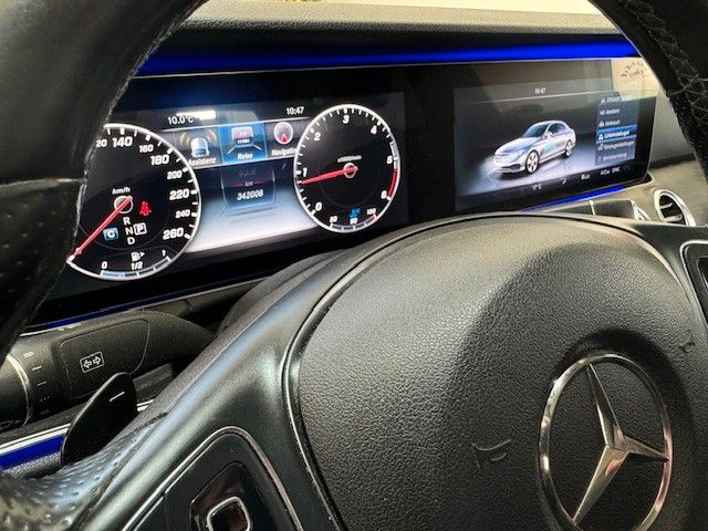 Mercedes-Benz E 220 D AUTOM/F1 LIM,LED,SPORTSITZE,WIDESCREEN