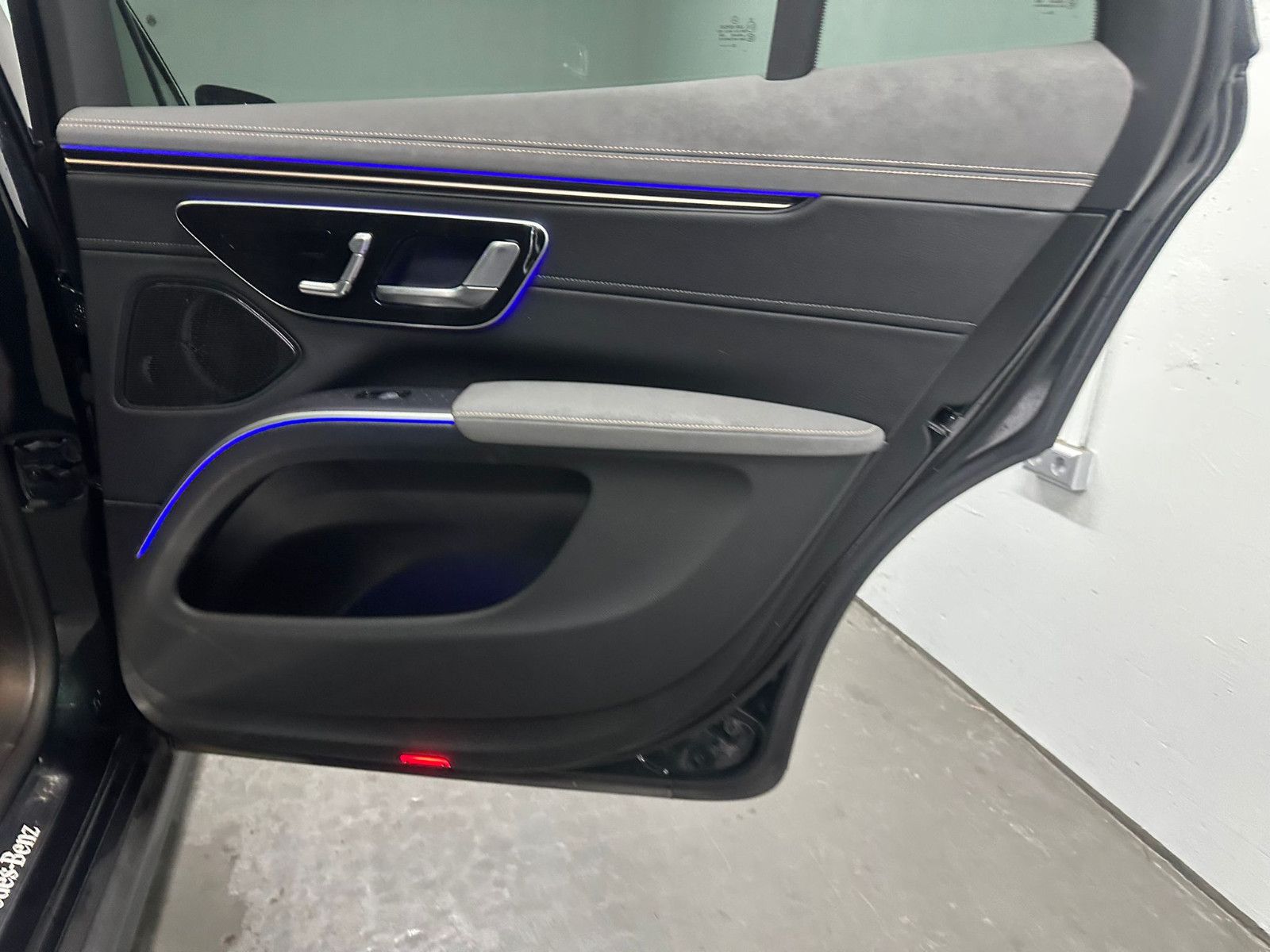 Fahrzeugabbildung Mercedes-Benz EQS 450 SUV *PANORAMA*KEYGO*7 SITZER*