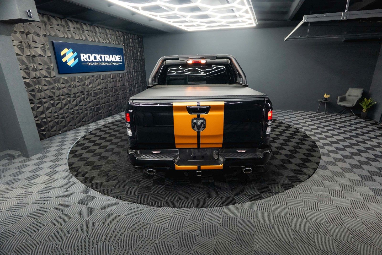 Fahrzeugabbildung Dodge RAM 5.7 V8 HEMI 4x4 OFFROAD Night-Paket *LED*19%