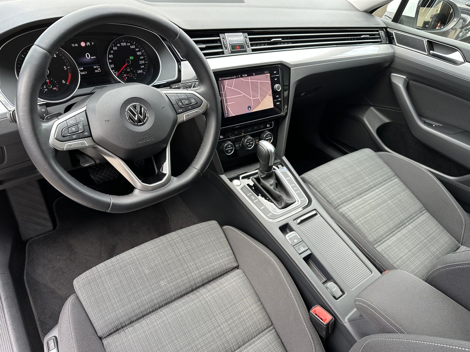 Fahrzeugabbildung Volkswagen Passat Variant 2.0 TDI DSG Business NAV+LED+KAM