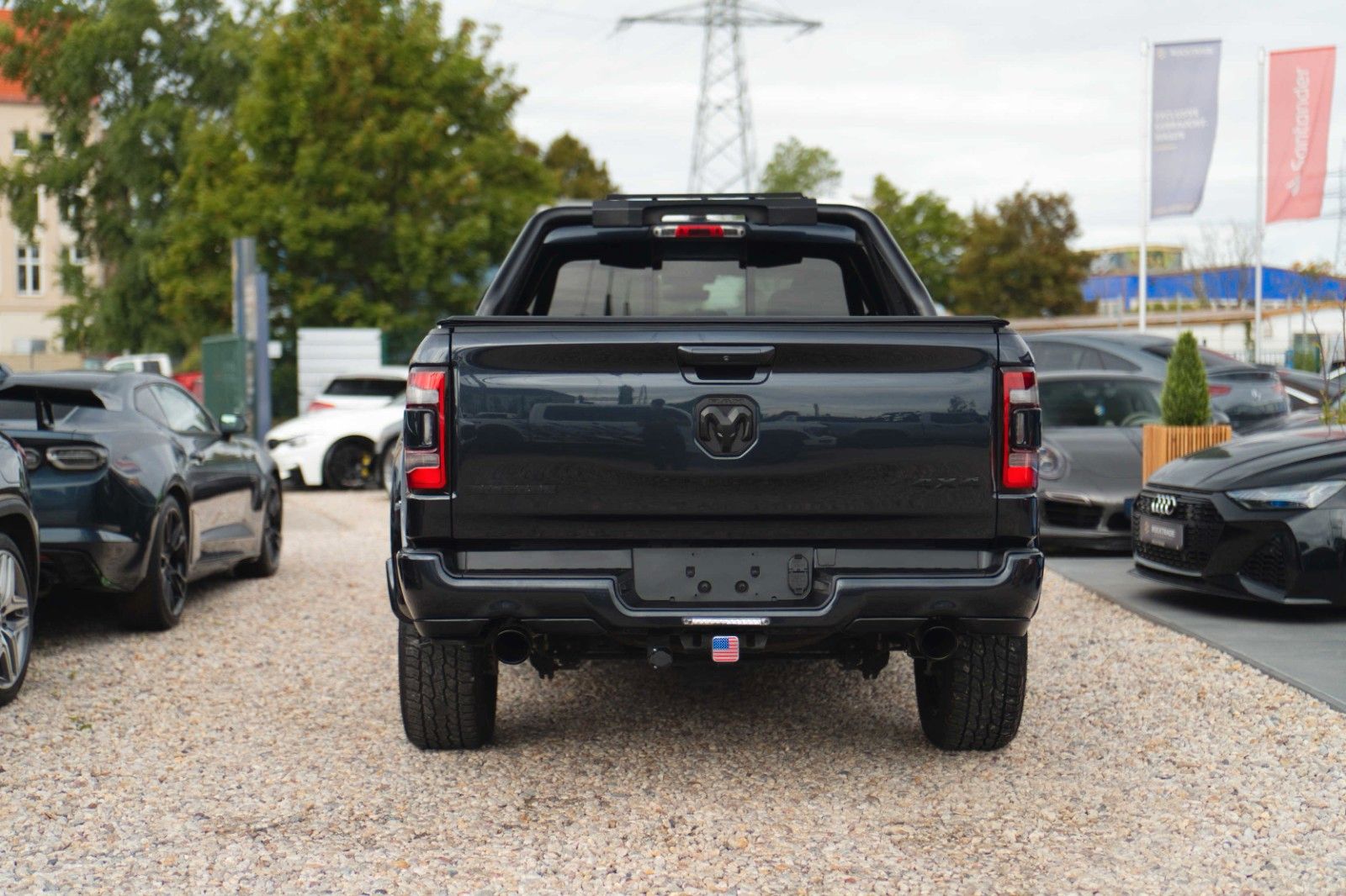 Fahrzeugabbildung Dodge RAM 5.7 V8 HEMI 4x4 OFFROAD Night-Paket LONGBED