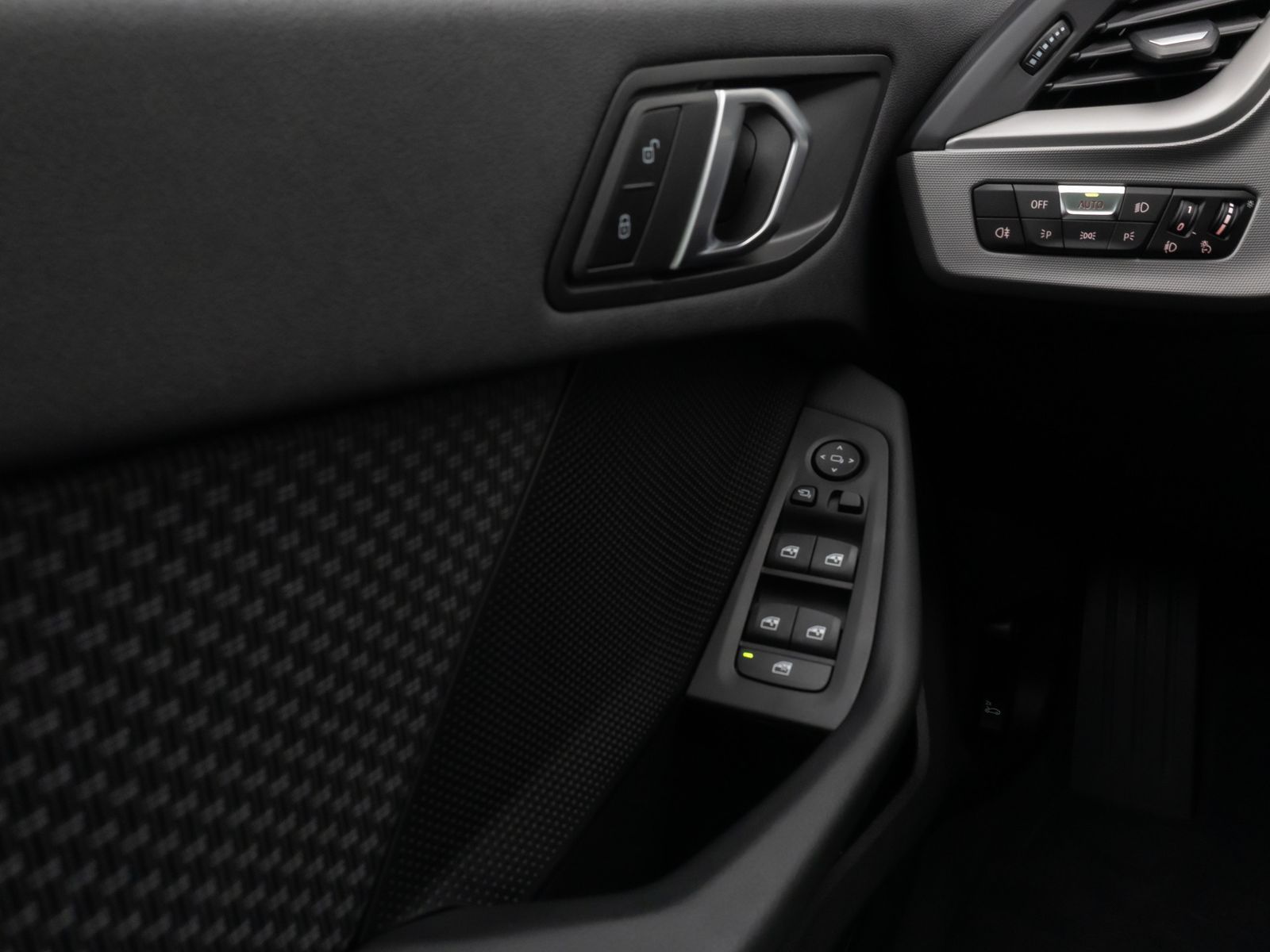 Fahrzeugabbildung BMW 120i Panorama Kamera HUD HiFi DAB LED 17Zoll