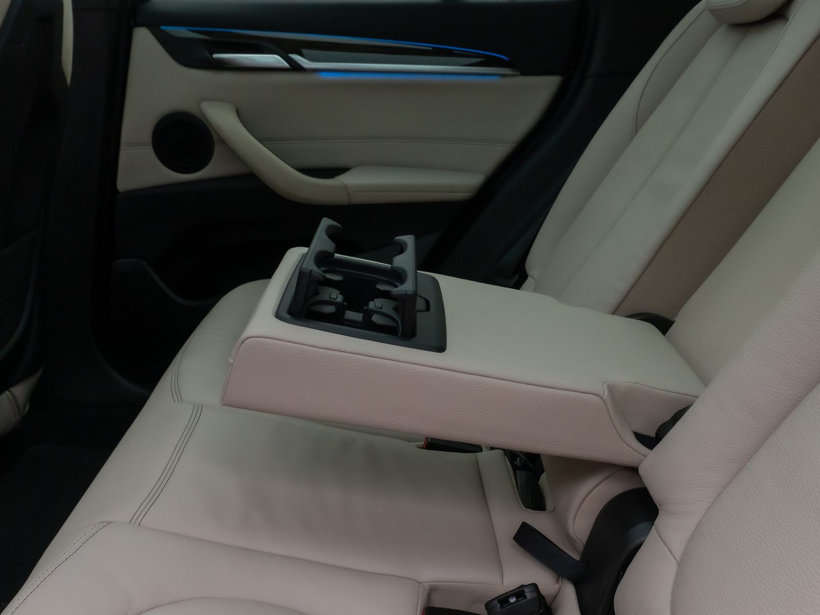 Fahrzeugabbildung BMW X1 xD25e MSport Panorama Kamera HUD DAB HiFi AHK
