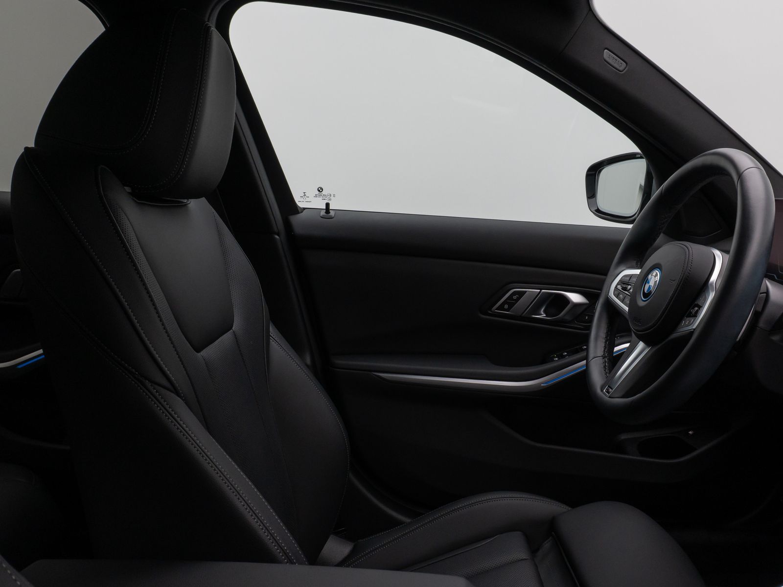 Fahrzeugabbildung BMW 330e M Sport Kamera DAB HiFi Stop&Go Komfort 19"