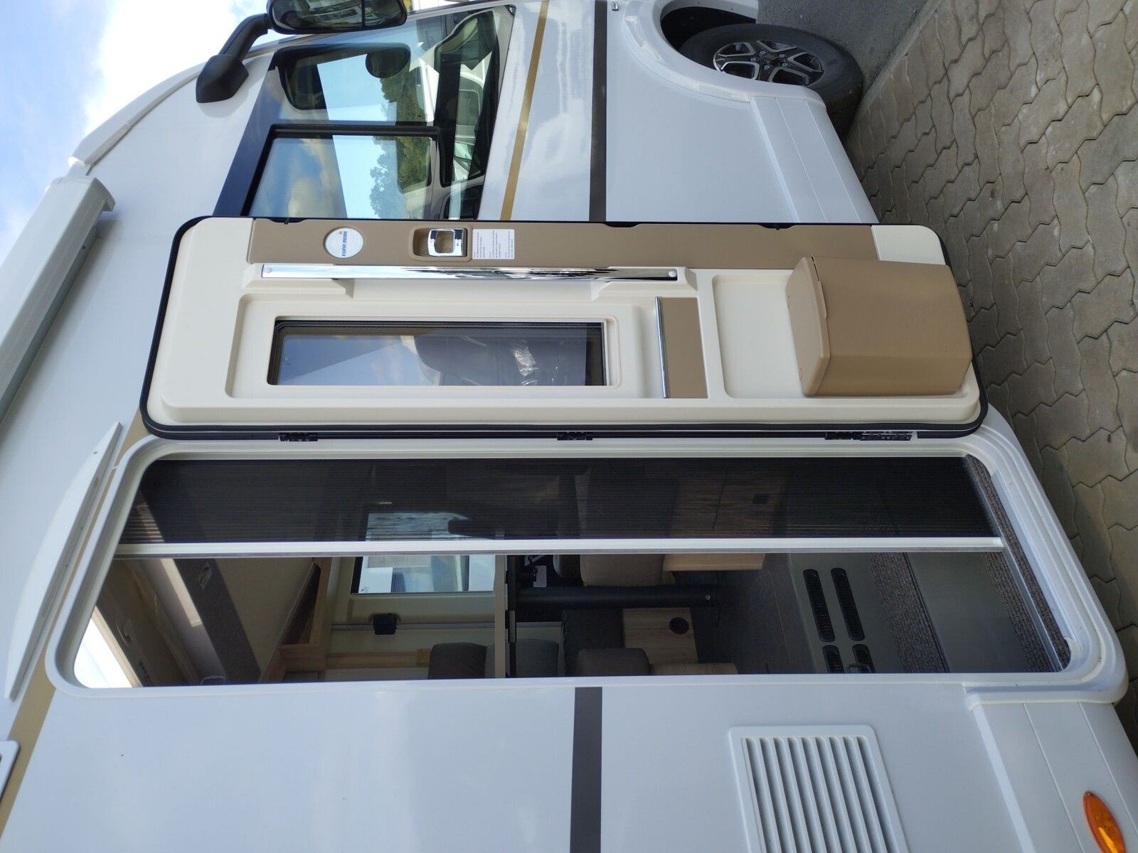 Fahrzeugabbildung Eura Mobil Integra Line IL 720 EB Mondial-Plus-Paket