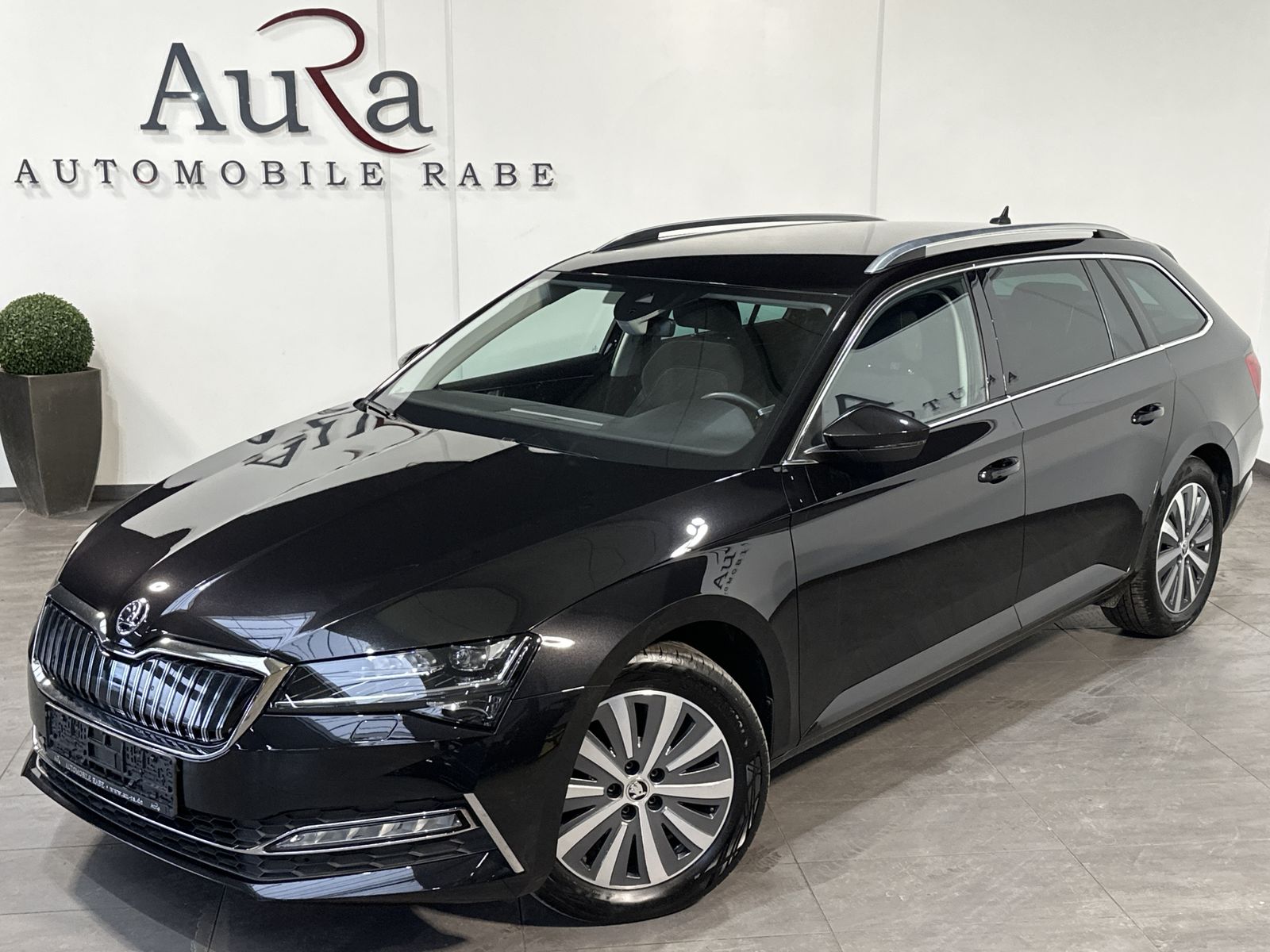 Fahrzeugabbildung SKODA Superb Combi 1.4 TSI DSG Style iV NAV+LED+ACC+PP