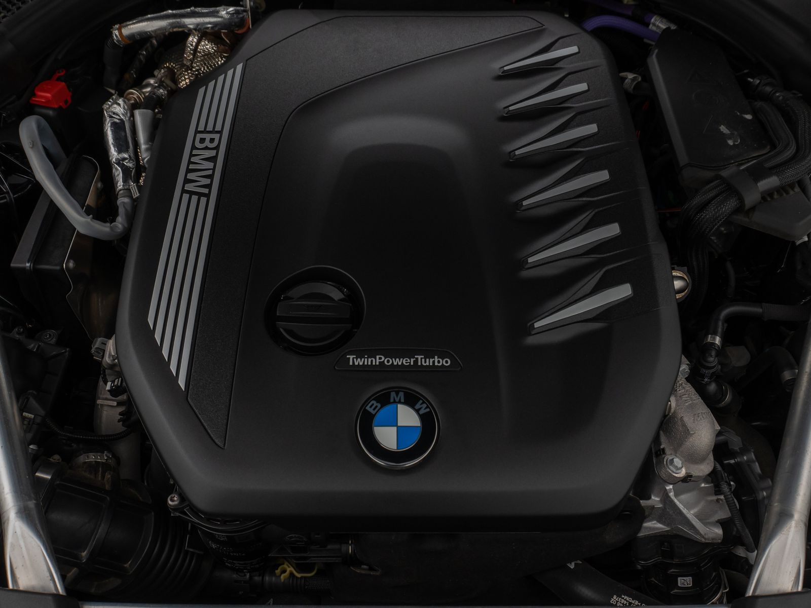 Fahrzeugabbildung BMW 530d xD M Sport Kamera HUD DAB H/K Komfort Alarm