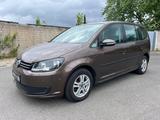 Volkswagen Touran 1.6 TDI Trendline*KLIMAAUT*SHZ*PDC* - Volkswagen Touran in Aachen