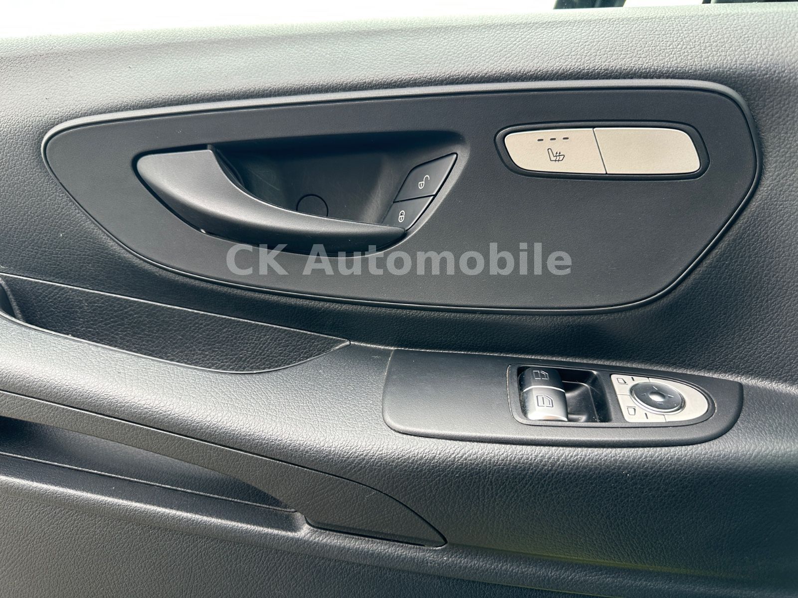 Fahrzeugabbildung Mercedes-Benz Vito Kasten 116 PRO Autom./Navi/Klima/Kamera/AHK