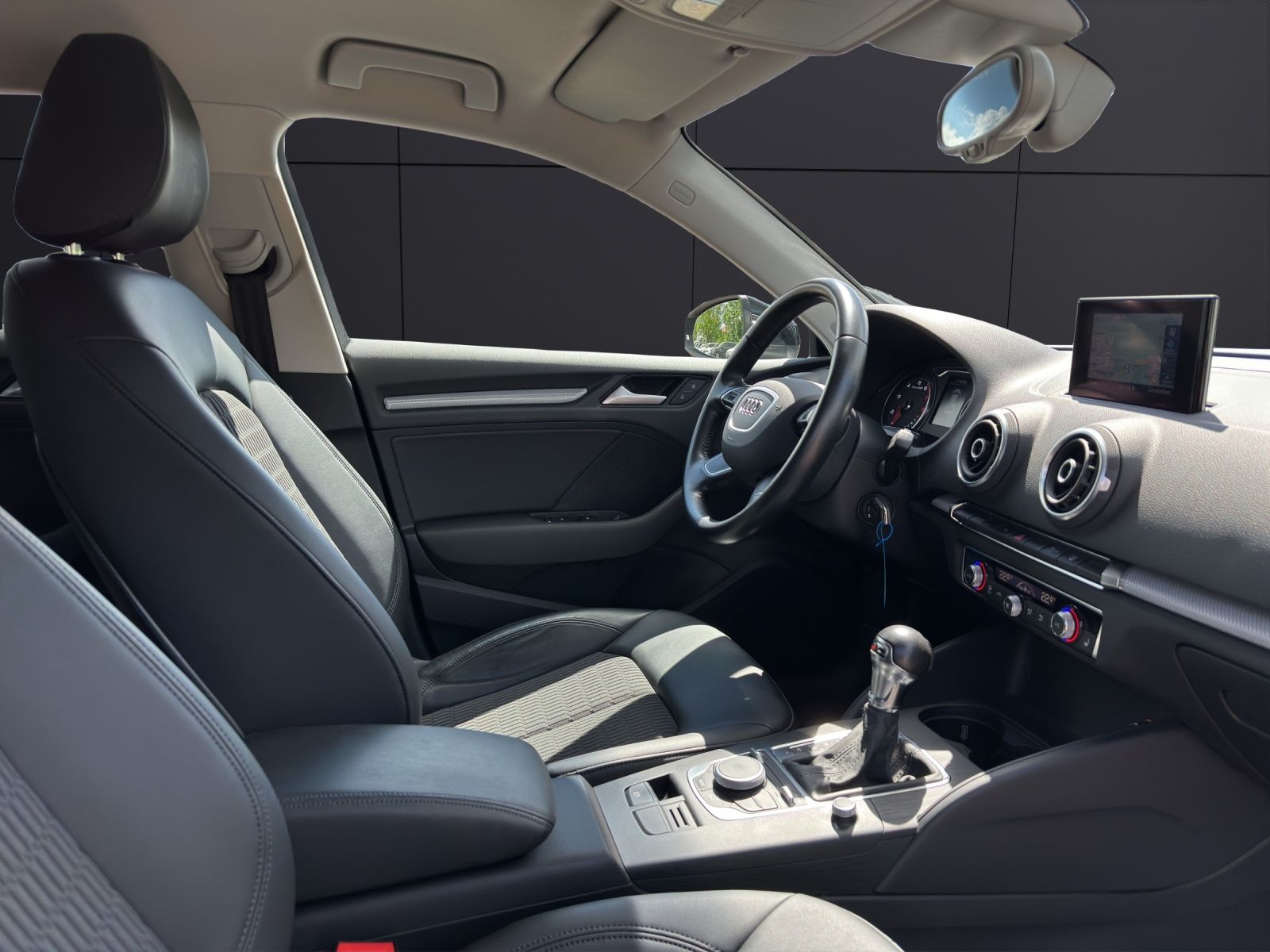 Fahrzeugabbildung Audi A3 Sportback Ambiente TSI DSG AHK XENON NAVI