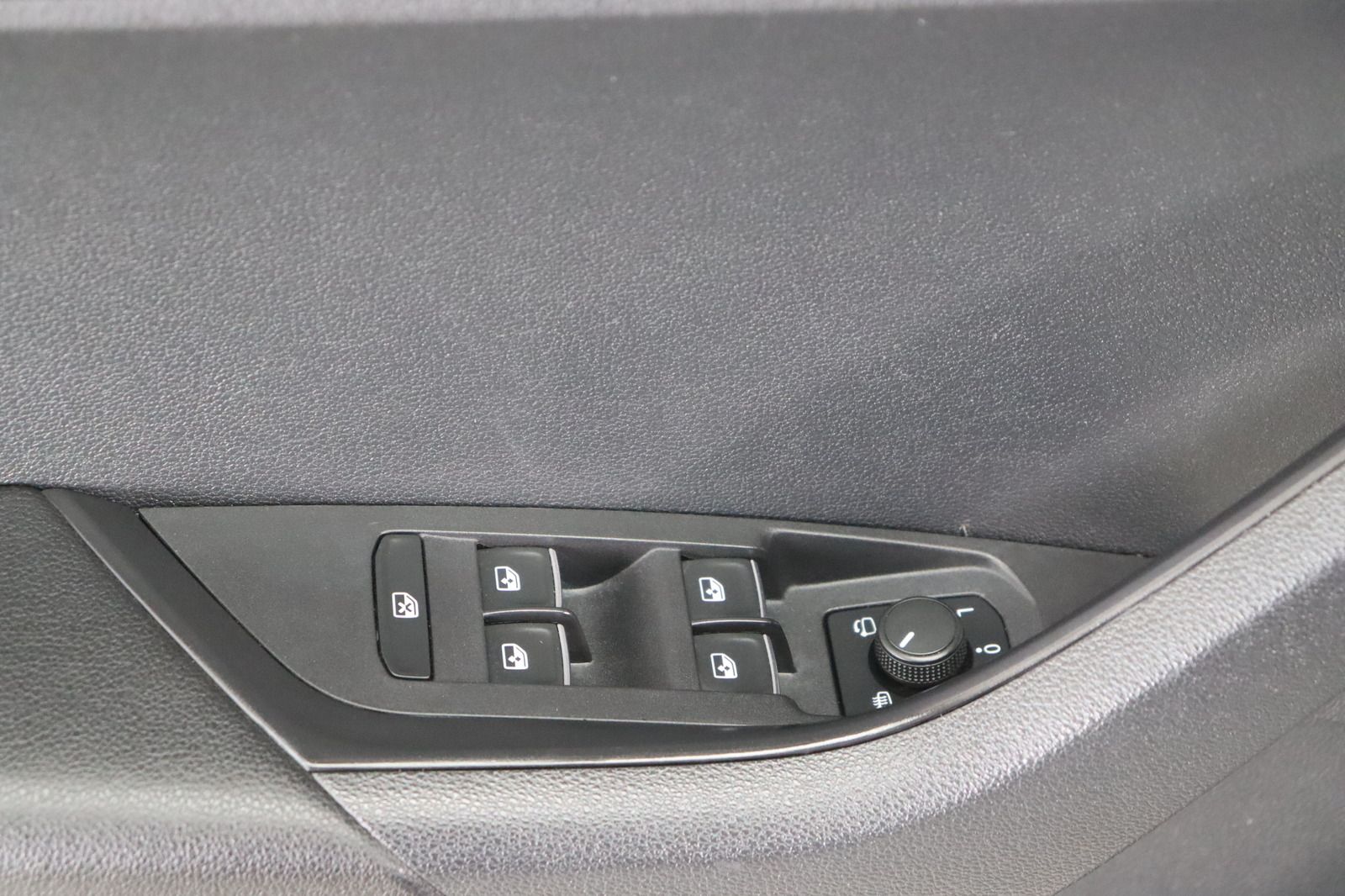Fahrzeugabbildung SKODA Karoq 4x4 Memory * Navi * DSG * LED * AHK