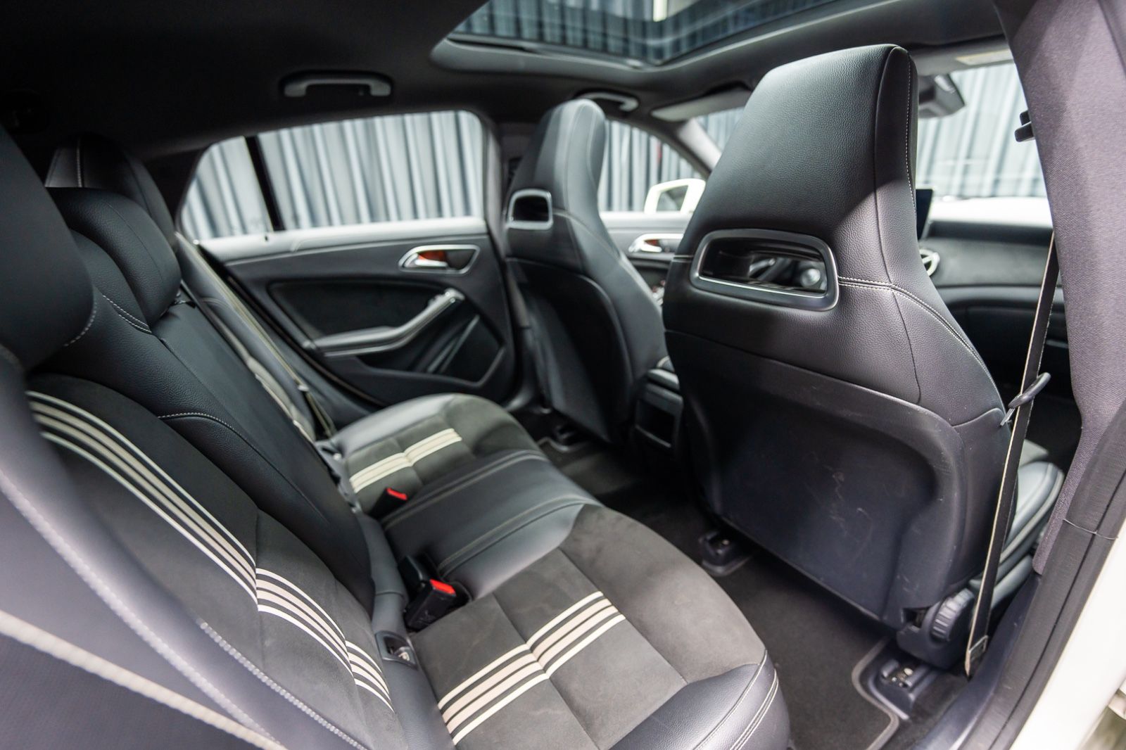 Fahrzeugabbildung Mercedes-Benz CLA 180 Shooting*AMG*Panorama*Keyless*PEAK*BSNS*