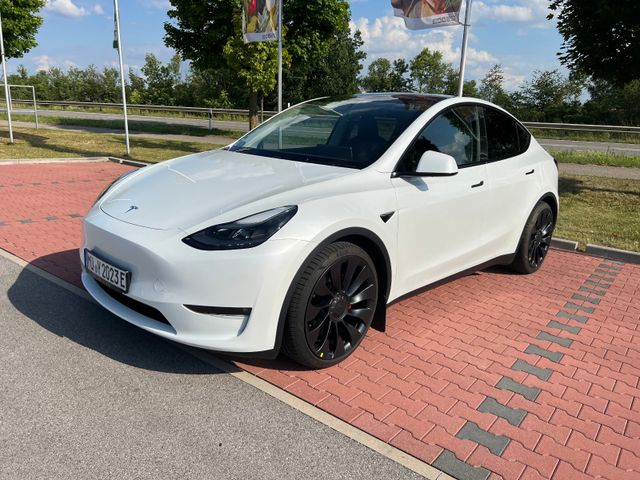 Tesla Model Y Performance AHK, Carbon, Hintere Monitor