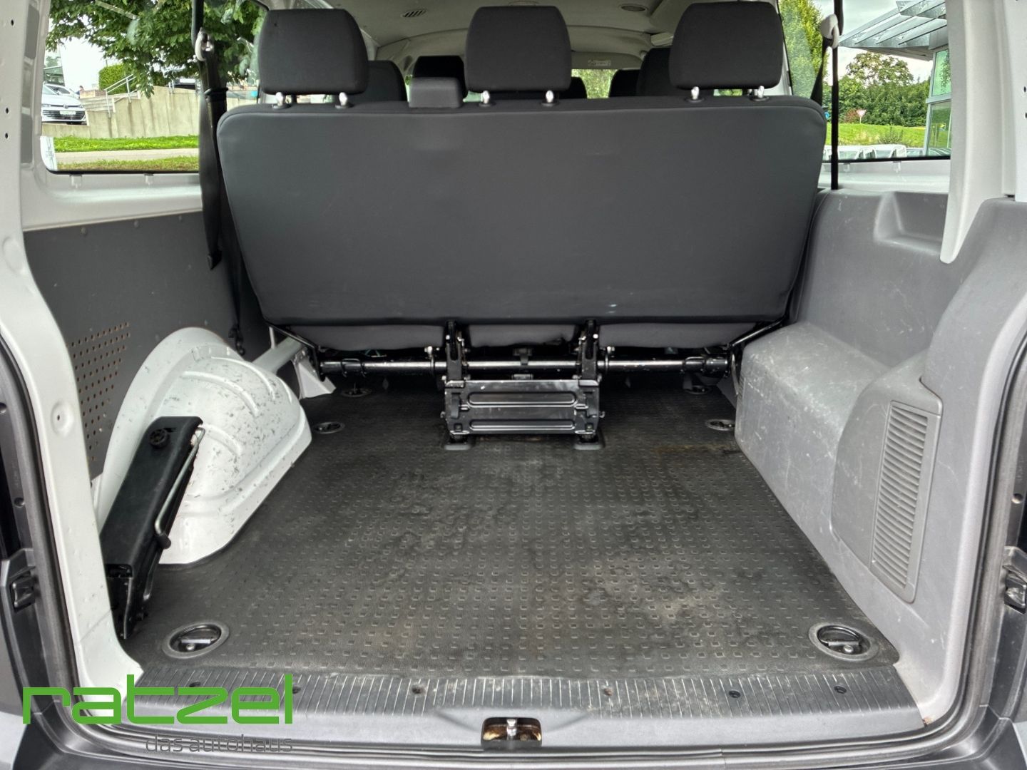 Fahrzeugabbildung Volkswagen T6.1 Kombi 2.0 TDI DSG 4Motion lang StandHZG AHK