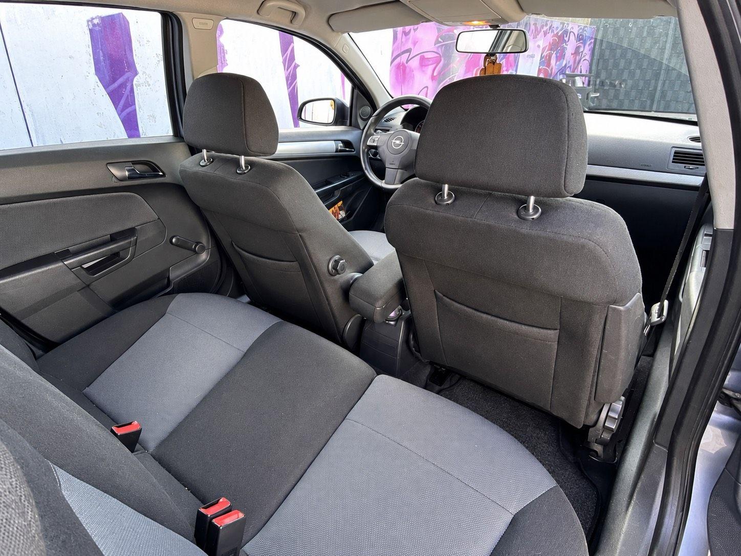 Opel Astra 2006 — photo 6