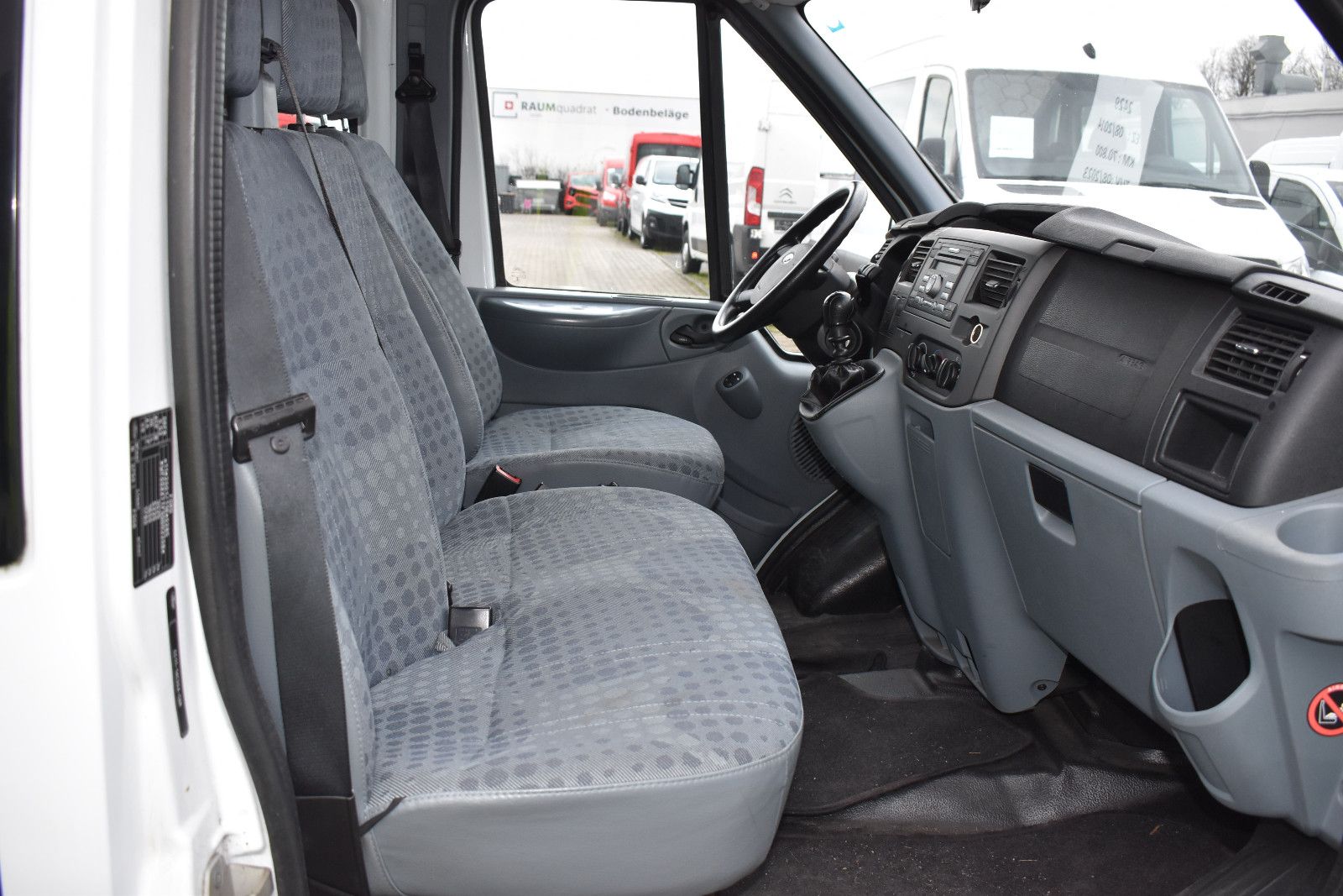 Fahrzeugabbildung Ford Transit Kombi FT 300 L Behindertengerecht *5091