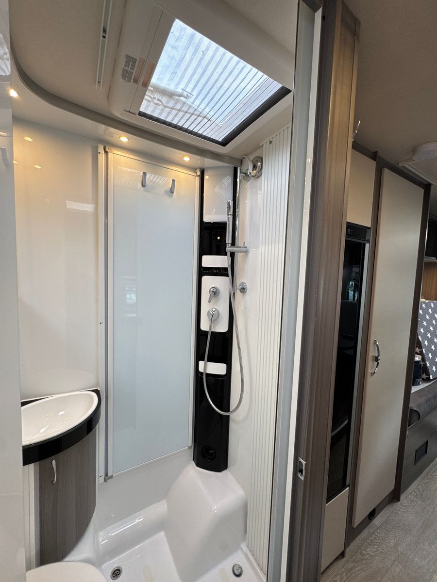 Fahrzeugabbildung Hobby T 65 HKM OPTIMA ON TOUR IC-LINE MAXXAIR BEARLOCK