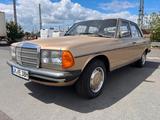 Mercedes-Benz Mercedes Oldtimer w123 250 Benzin - Mercedes-Benz 250 mit Benzin-Antrieb: Limousine, W123