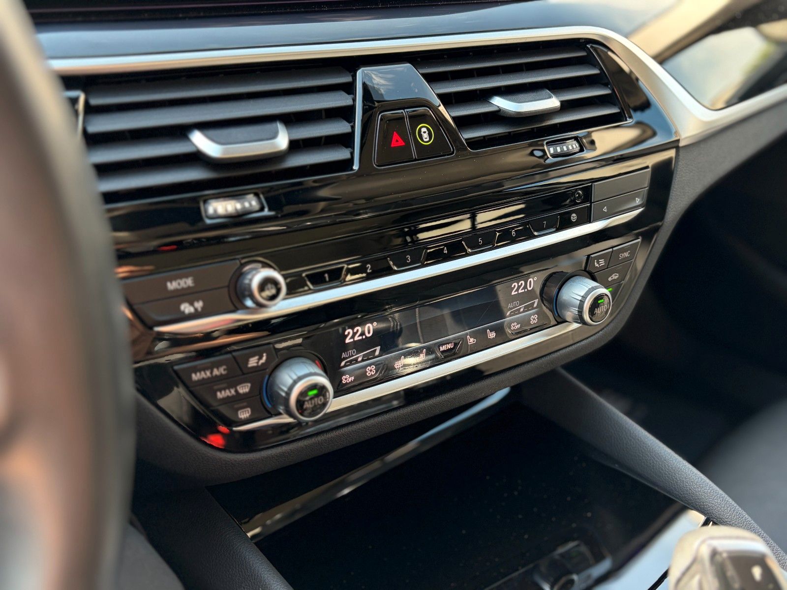 Fahrzeugabbildung BMW 540i Aut. Leder HuD Adap. LED CAM ACC H&K AHK