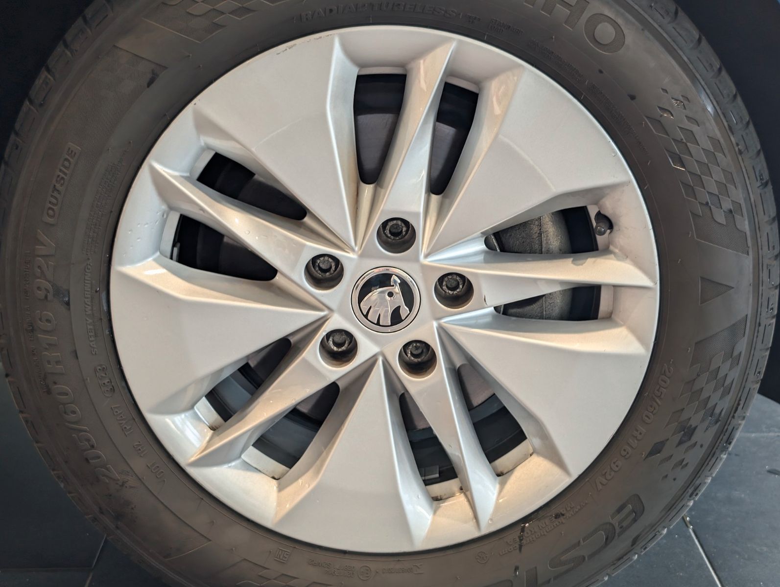 Skoda Octavia Combi 2.0 TDI DSG Ambition 8-fach foto 13