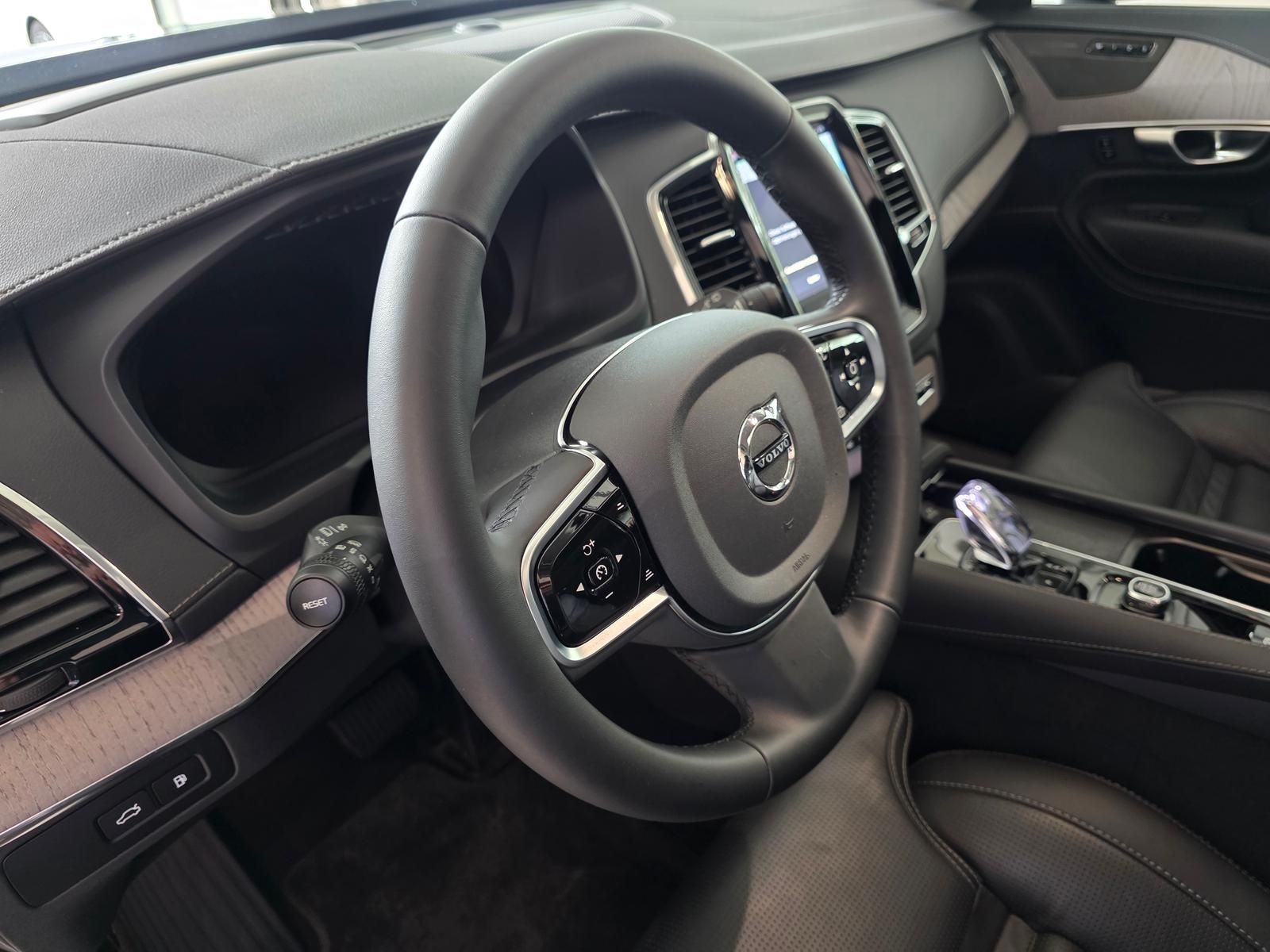 Volvo XC90 Ultra Dark Recharge Plug-In Hybrid AWD foto 8
