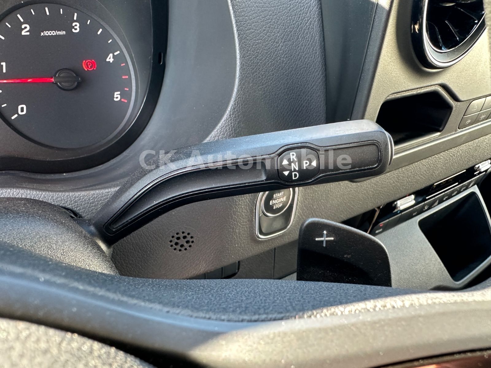 Fahrzeugabbildung Mercedes-Benz Sprinter 319 Kombi 4x4/8 Sitze/Klima/Navi/Kamera