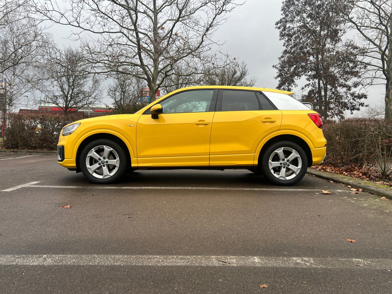 Fahrzeugabbildung Audi Q2 35 TFSI AHK+AUT+LED+LM+Navi+PDC+SHZ+SoundSys