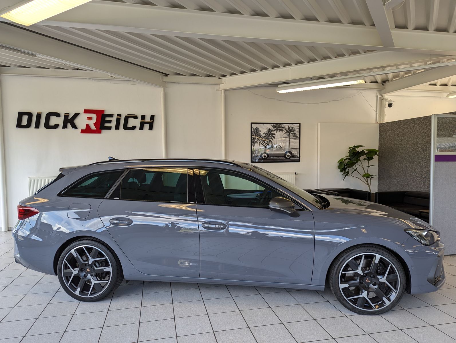 Fahrzeugabbildung CUPRA Leon 2.0 TSI 4D VZ Matrix Pano Sennheiser AHK 19