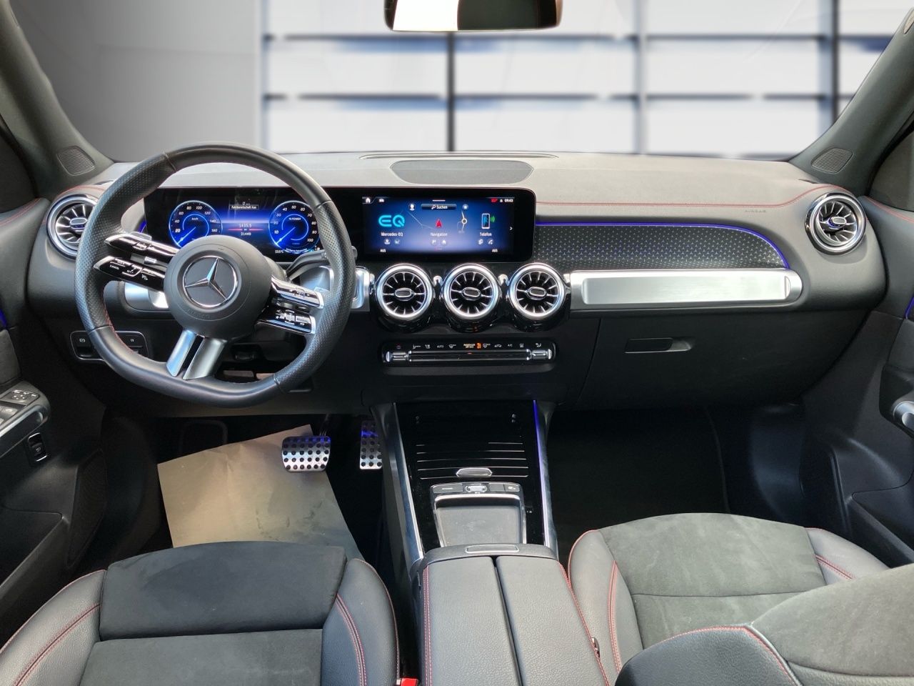 Fahrzeugabbildung Mercedes-Benz EQB 250+ BONUS+AMG+PANORAMA+NIGHT+LHZ+TOTW+CARPL