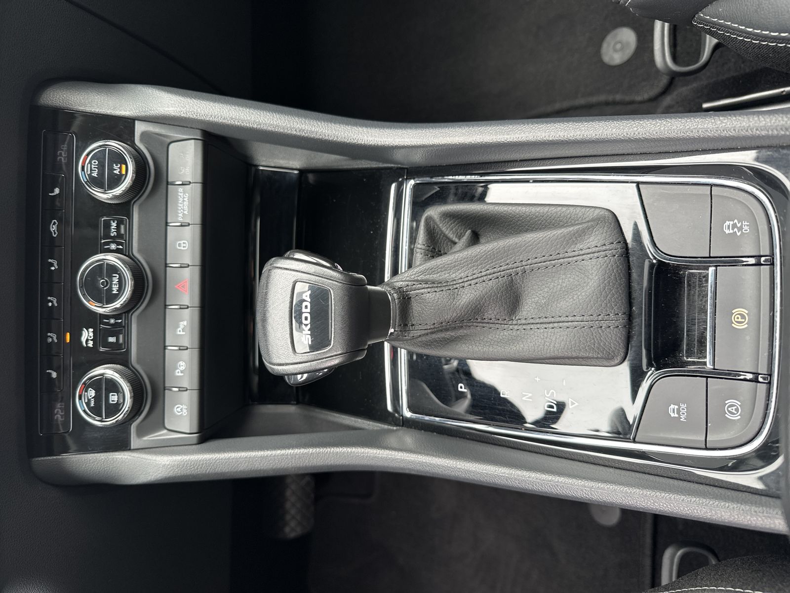 Fahrzeugabbildung SKODA Kodiaq 2.0 TDI DSG Ambition NAV+MATRIX+PANO+AHK