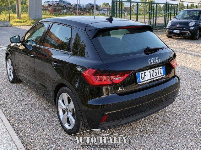 Audi AUDI A1 SPB 25 TFSI Identity Black imagem 3