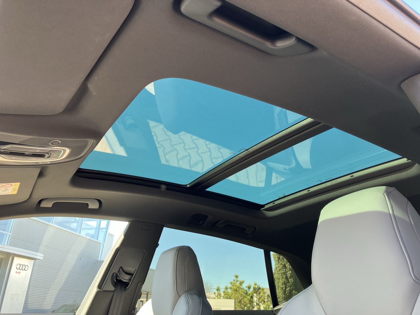 Fahrzeugabbildung Audi Q8 55 TFSI e quattro HD MATRIX AHZV PANO Luft AH