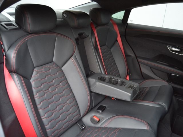 RS e-tron GT quattro NP:177.228/CARBON/LUFT/21-Z