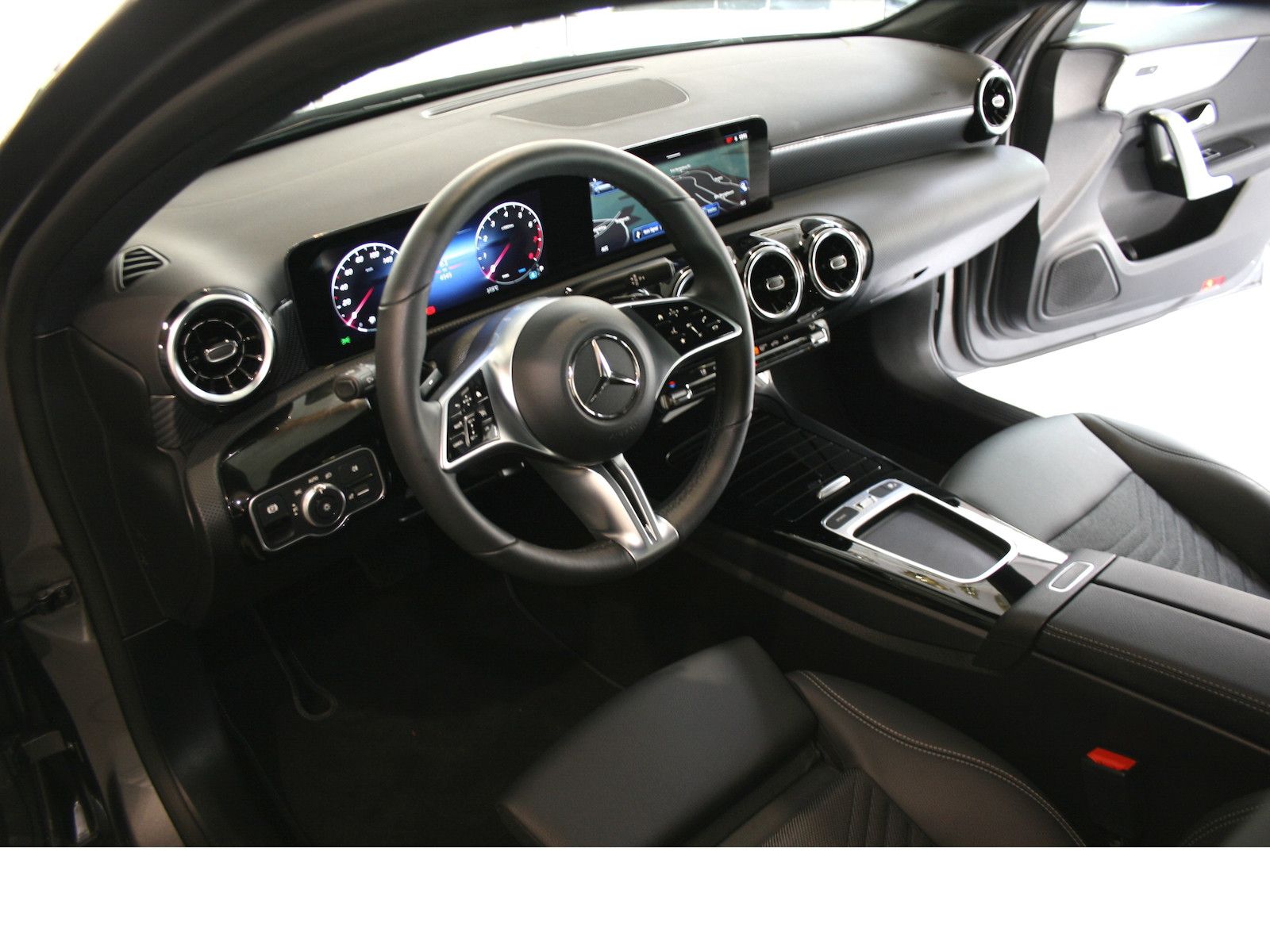 Fahrzeugabbildung Mercedes-Benz A 180 Progres. Advanced *Volldigitales Display*D