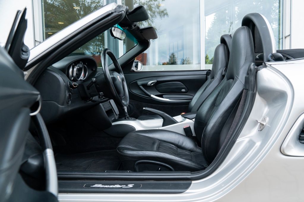 Porsche Boxster S/ SITZHEIZUNG/ CD/ HARMAN/ ALARM/ 18" Porsche Boxster S/ SITZHEIZUNG/ CD/ HARMAN/ ALARM/ 18"