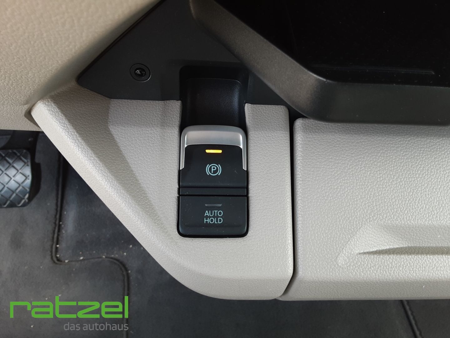 Fahrzeugabbildung Volkswagen T7 Multivan Life 2.0 TDI DSG 7-SITZER Navi Digit