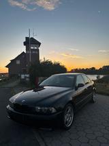 BMW E39 530i Limousine - BMW 530 aus 2000: 530i