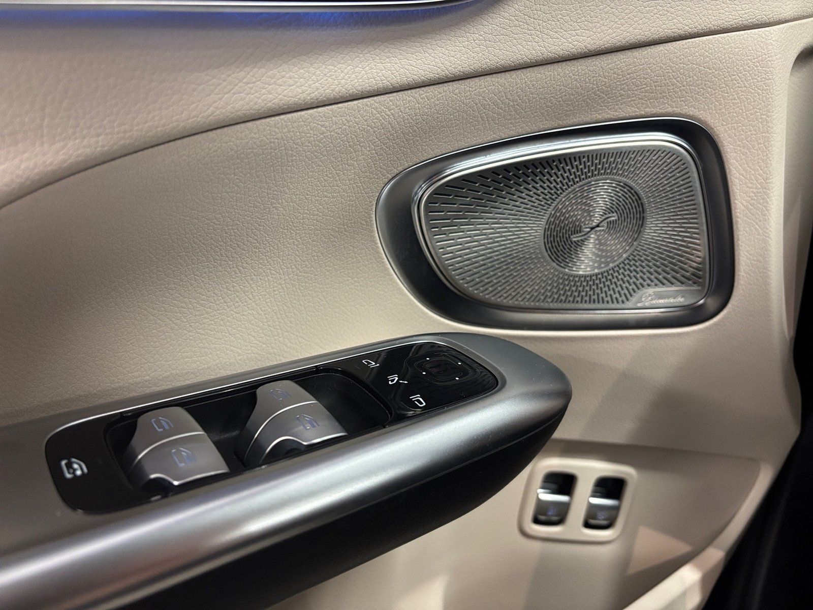 Fahrzeugabbildung Mercedes-Benz C 300 e T*DISTRONIC*HuD*Burmester*Pano-Dach*LED*