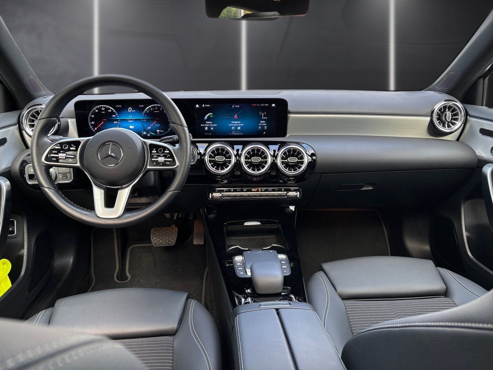 Fahrzeugabbildung Mercedes-Benz A 250 e Progressive*Pano*MultBeam*Distronic*360*