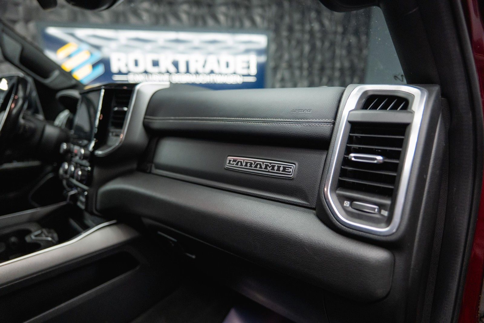 Fahrzeugabbildung Dodge RAM 5.7 V8 HEMI 4x4 NIGHT-Edition LARAMIE Sport