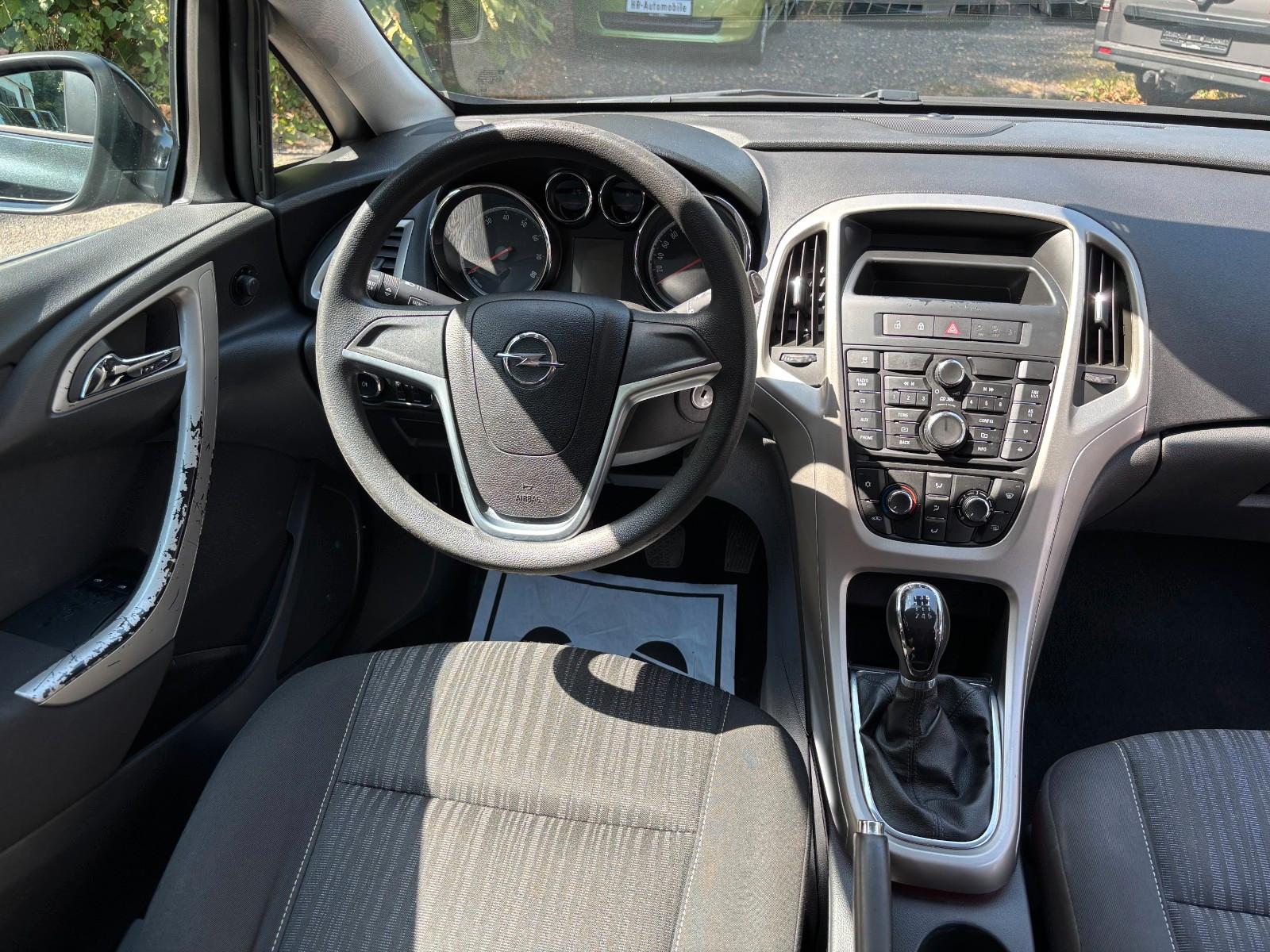 Opel Astra 2012 — photo 9