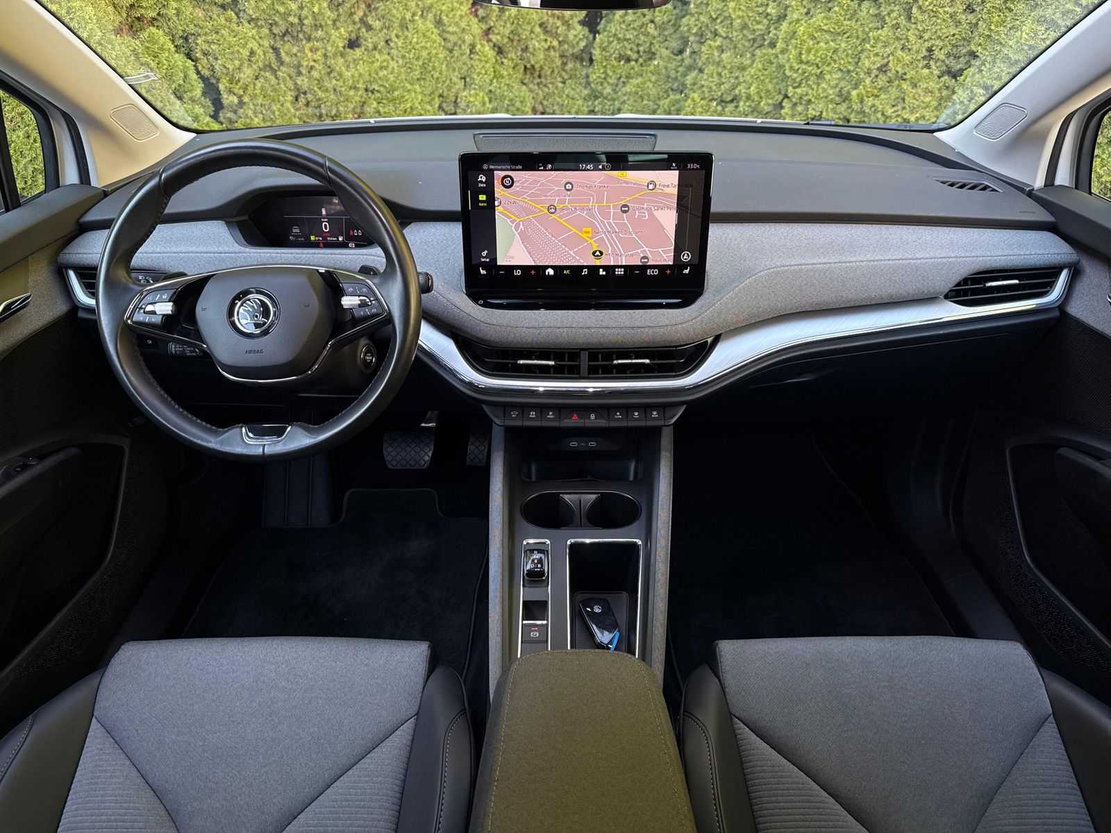 Fahrzeugabbildung SKODA Enyaq 80 Loft CCS+WÄPU+NAV+SHZ+KAM+ACC+AMBI+CARP