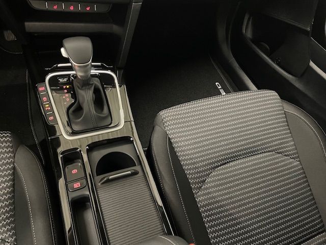 Fahrzeugabbildung Kia Ceed Ultimate Tempomat VerkehrszeichenERK Navi