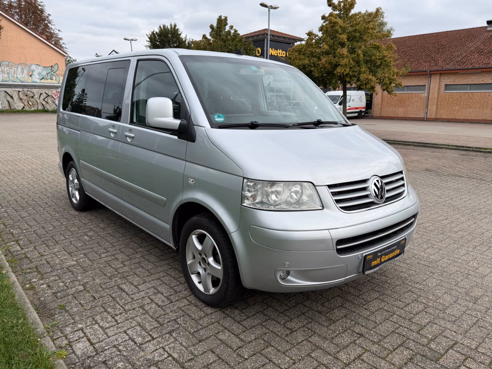 Volkswagen T5 Multivan Comfortline 2.5 TDI 5 cyl. 174 ch BVM / 7 places / Chauffage auxiliaire / GPS / Attelage 2,5 t