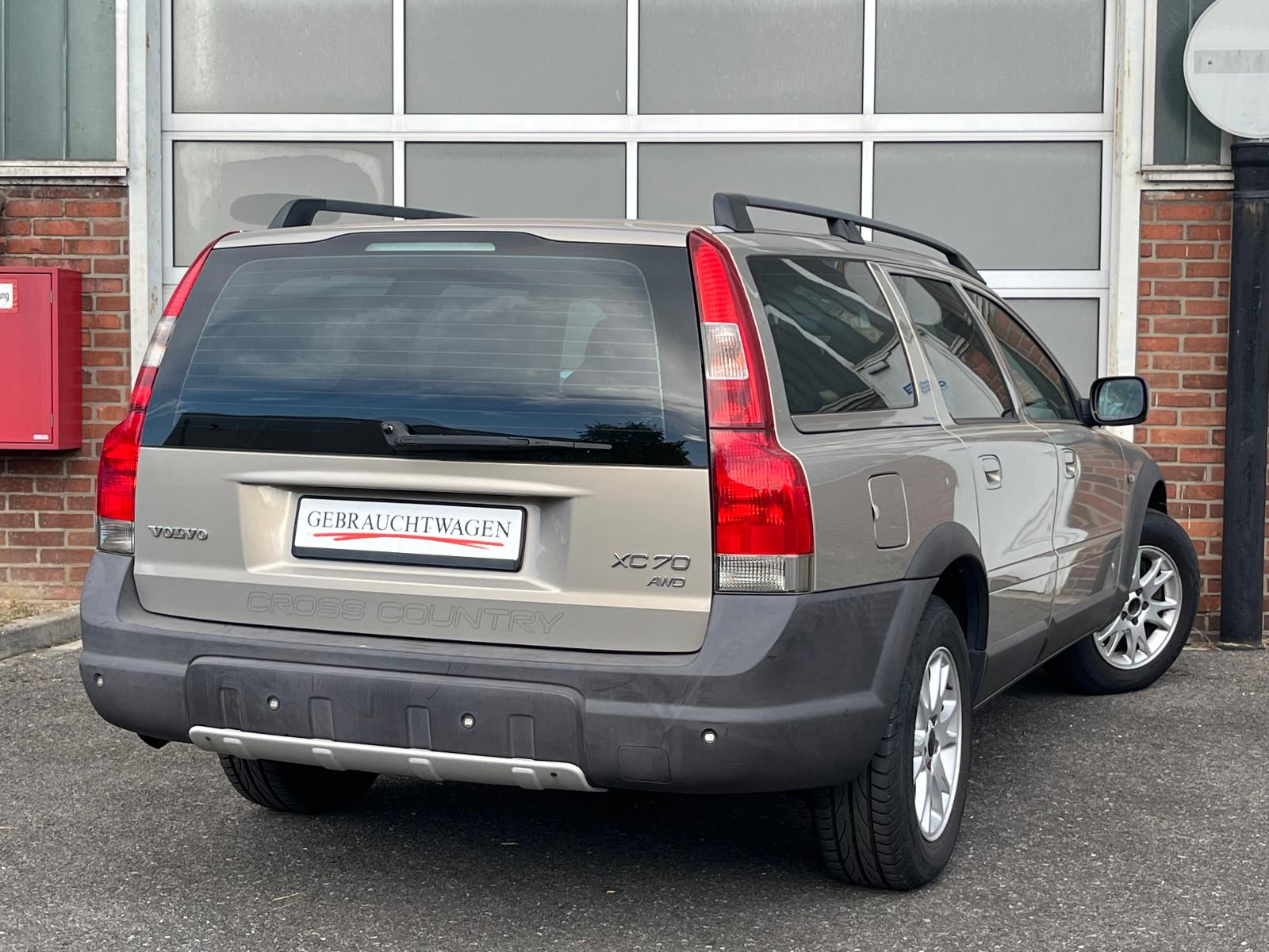 Volvo XC70 2004 — engine 2.401 cm³, 163 HP (120kW)