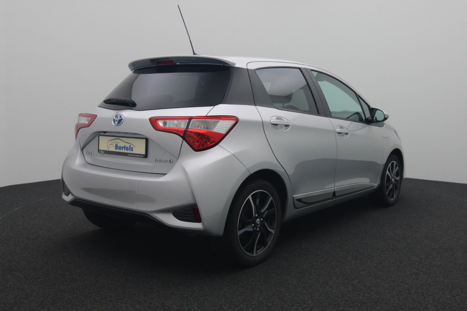 Fahrzeugabbildung Toyota Yaris 1.5 Hybrid CVT NAVI