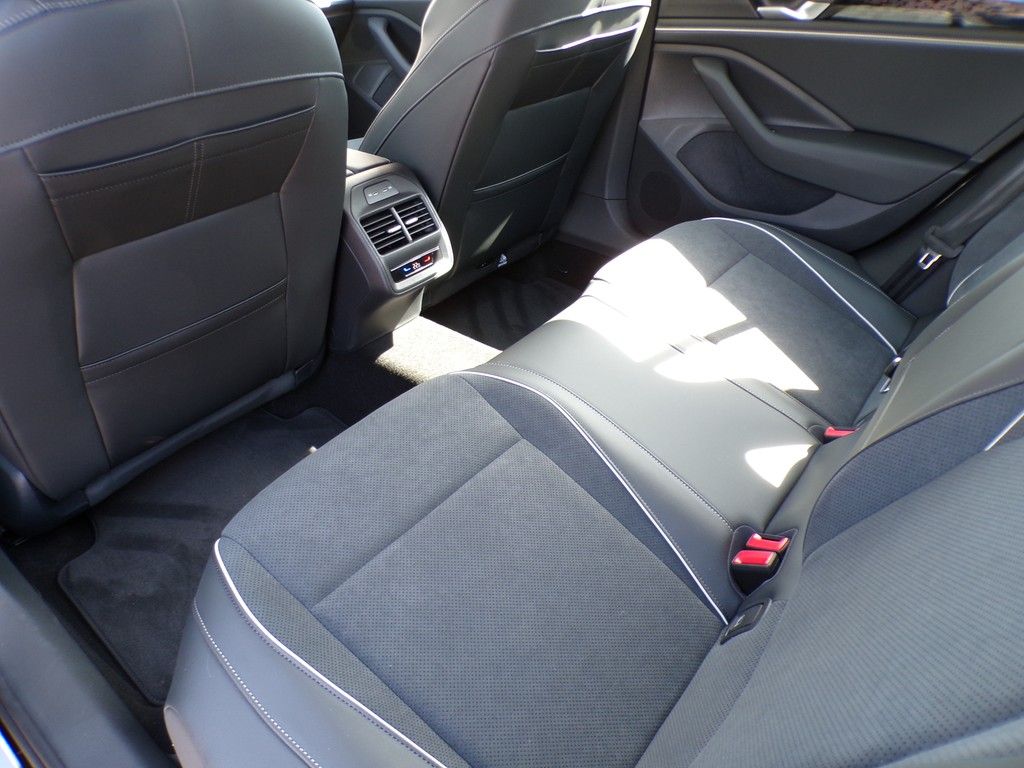 Fahrzeugabbildung Volkswagen Passat Elegance  2.0 TDI 110 kW Elegance DSG*AHK